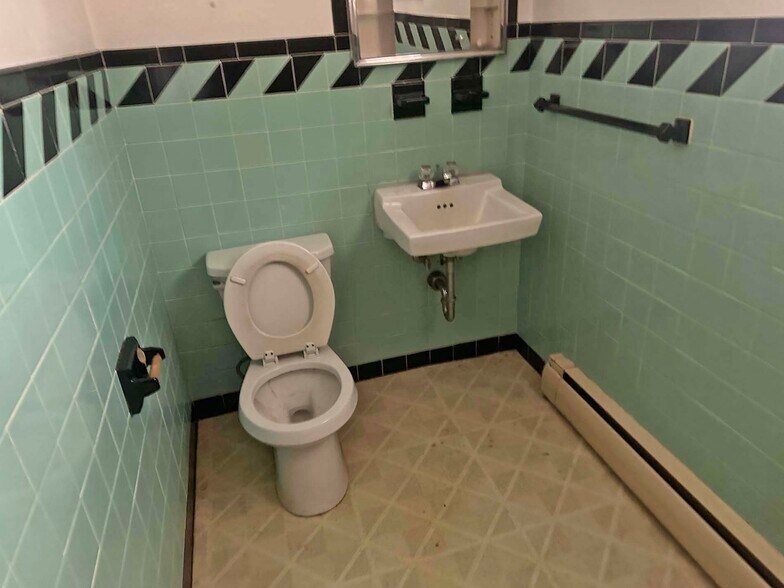 More Photos Of 982 W Center St, Sheppton Bar For Sale