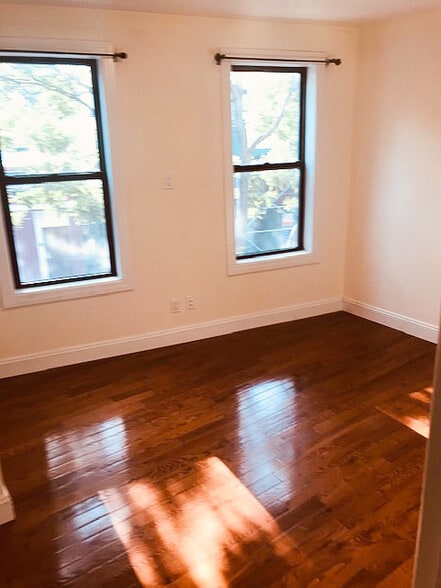 More Photos Of 1801 26th Rd, Astoria Restaurant For Sale