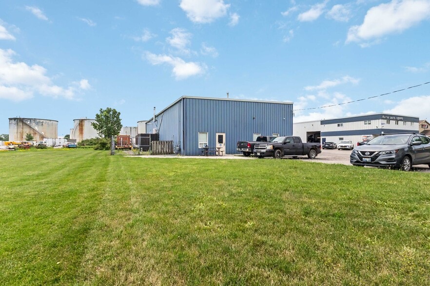 More Photos Of 2081 Piper Ln, London Industrial For Lease