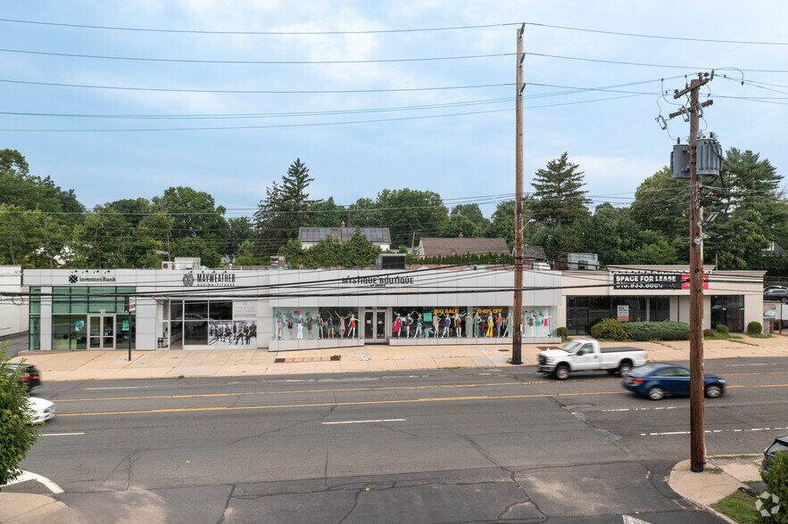More Photos Of 1577-1595 Northern Blvd, Manhasset Storefront For Lease