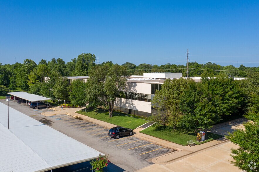 More Photos Of 4200 Perimeter Center Dr, Oklahoma City Office For Sale