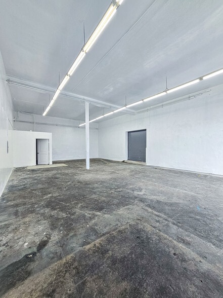 More Photos Of 707-711 E 10th St, Los Angeles Storefront For Lease