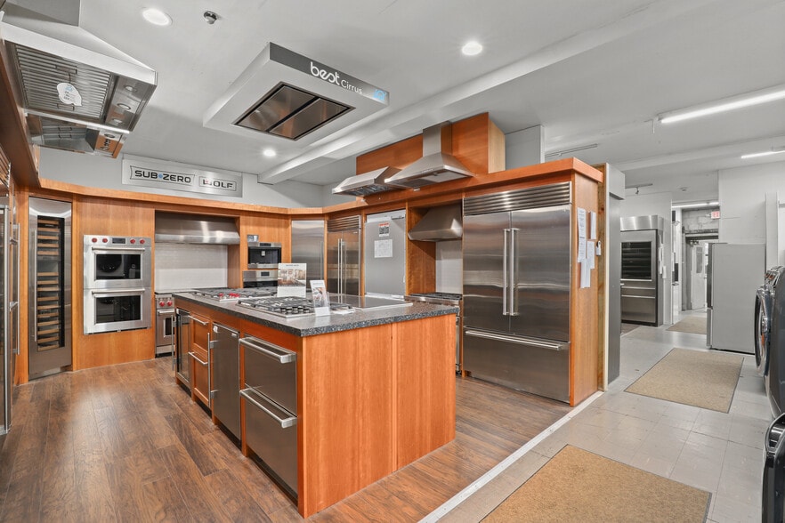 More Photos Of 441 Commerce St, Hawthorne Freestanding For Sale