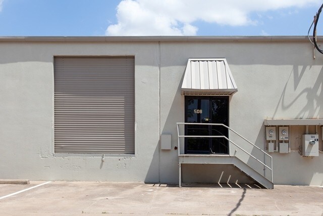 More Photos Of 500 S Belt Line Rd, Irving Warehouse For Lease