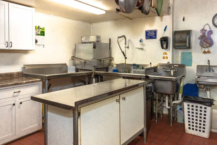More Photos Of 216 S Shore Dr, Pickerel Restaurant For Sale