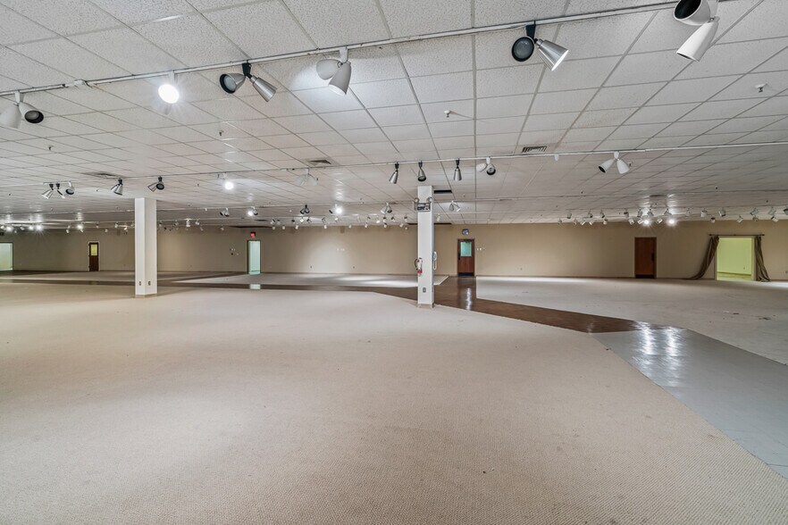 More Photos Of 205 Model Farm Rd, High Point Warehouse For Lease