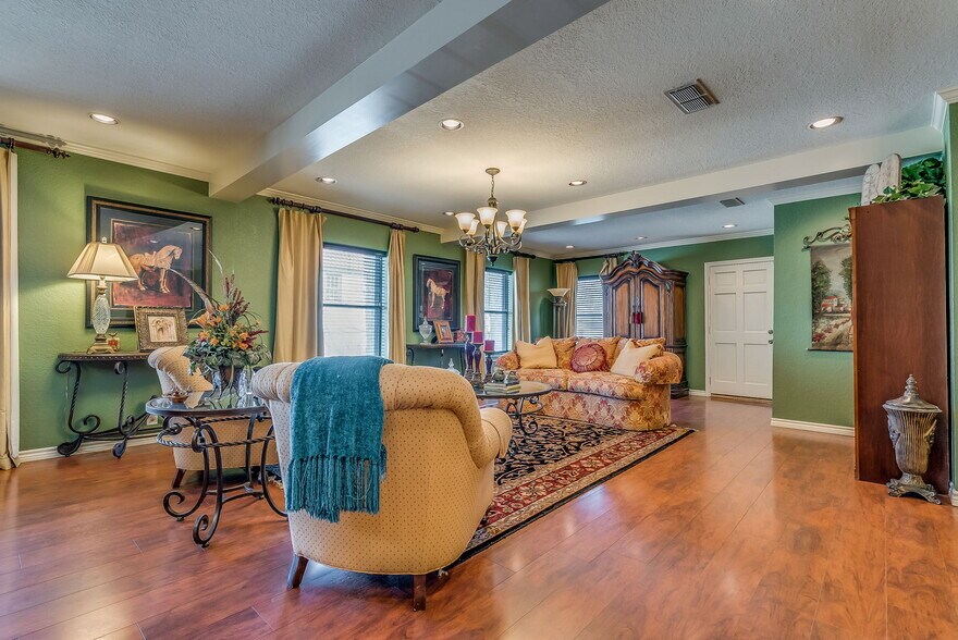 More Photos Of 200 E Blackjack St, Dublin Storefront Retail Residential For Sale