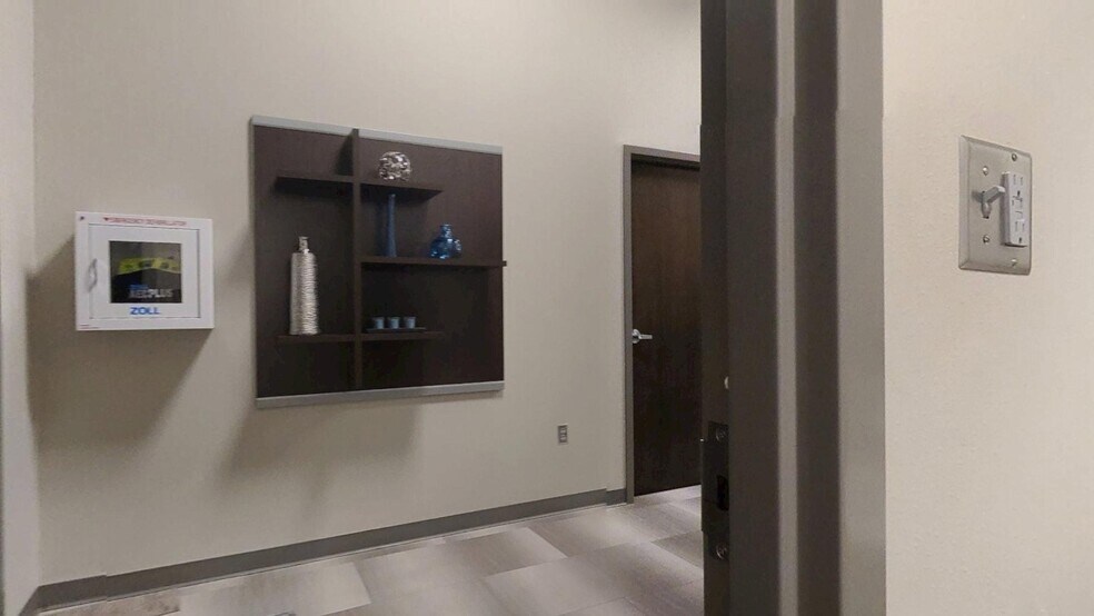 More Photos Of 1304 Technology Pky, Cedar Falls Office Residential For Lease