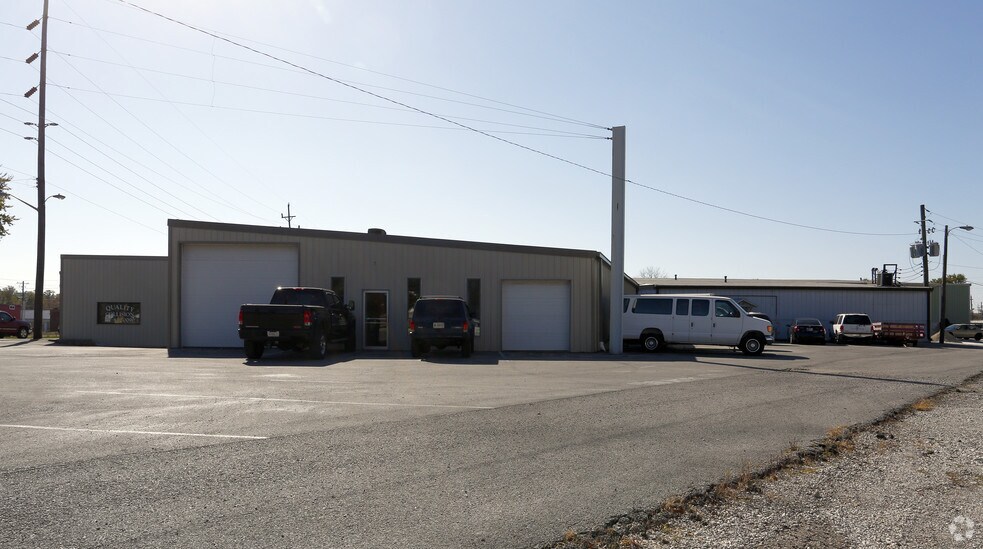 More Photos Of 310 Indianapolis Rd, Mooresville Warehouse For Lease