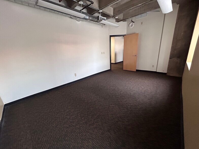 More Photos Of 100 N Stone Ave, Tucson Office Residential For Lease