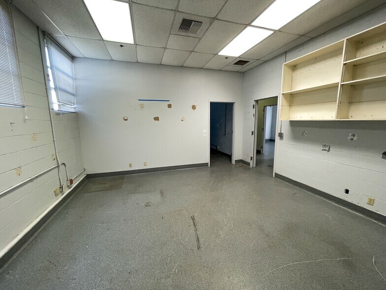 More Photos Of 5431 Arnold Ave, Mcclellan Warehouse For Lease