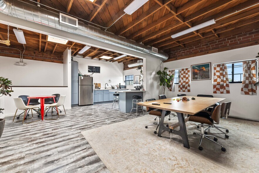 More Photos Of 1448 E 58th Pl, Los Angeles Showroom For Lease