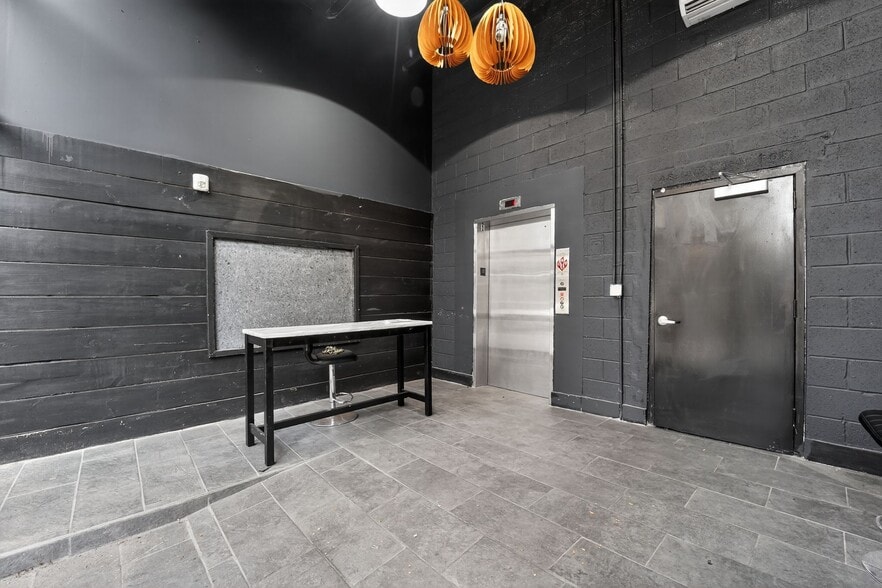 More Photos Of 404 E Baltimore St, Baltimore Storefront Retail Office For Lease
