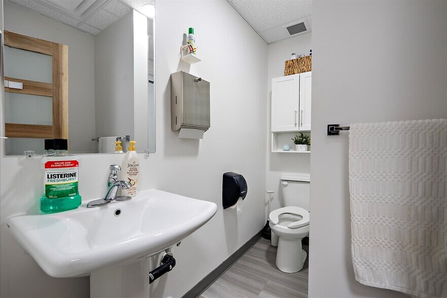 More Photos Of 9241-9249 50th St NW, Edmonton Showroom For Sale