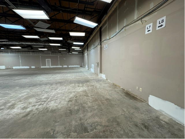 More Photos Of 5 Johnson Dr, Raritan Warehouse For Lease