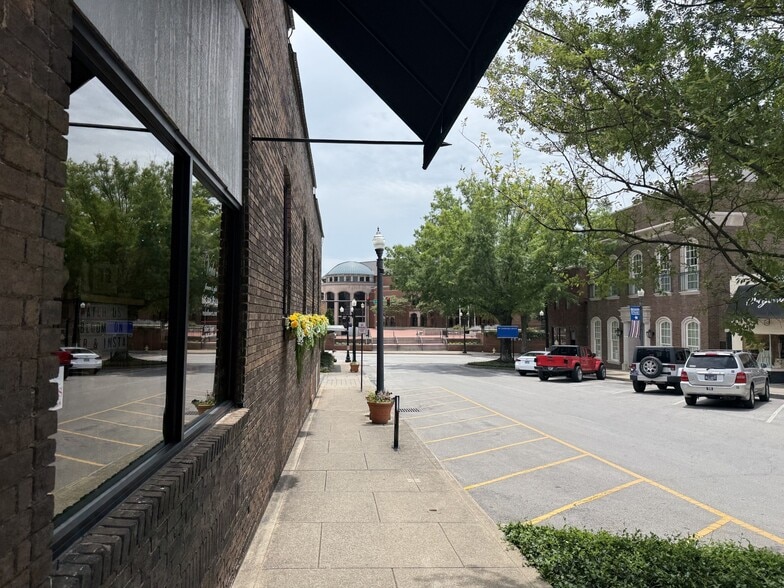 More Photos Of 27 S Public Square, Murfreesboro Storefront Retail Office For Lease