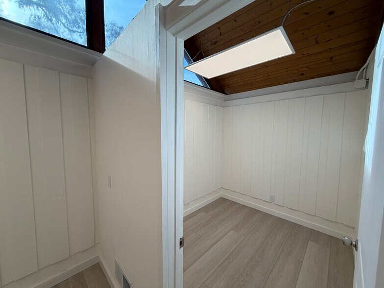 More Photos Of 943 Sir Francis Drake Blvd, Greenbrae Freestanding For Lease