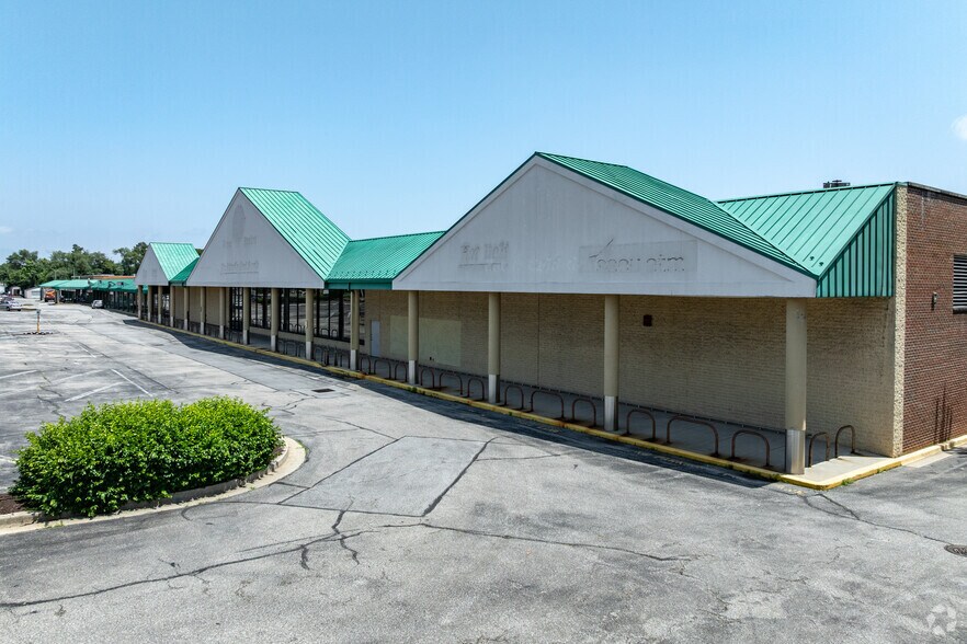 More Photos Of 8567-8587 Fort Smallwood Rd, Pasadena Storefront For Sale