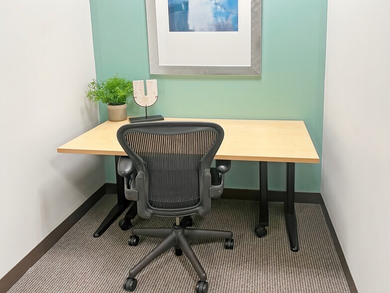 More Photos Of 1990 Main St, Sarasota Coworking Space