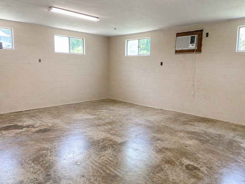 More Photos Of 321 W 29th Ave, Covington Flex For Lease