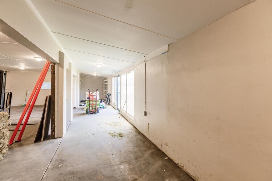 More Photos Of 19431 Palm Beach Blvd, Alva Flex For Lease