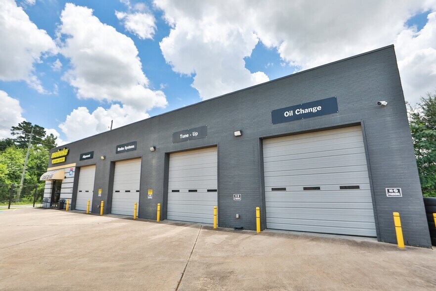 More Photos Of 17711 Old Louetta Rd, Houston Auto Repair For Lease