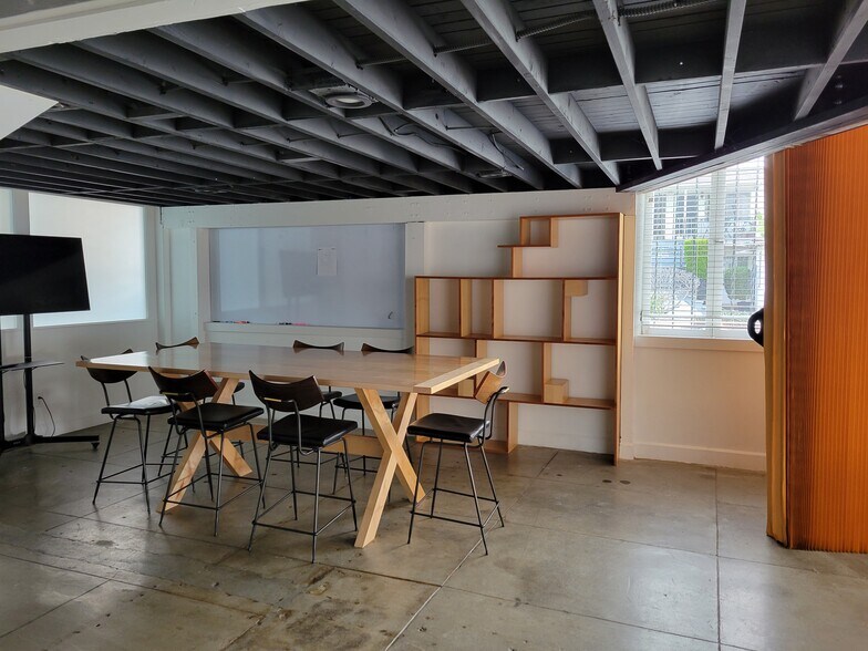 More Photos Of 12503 Venice Blvd, Los Angeles Freestanding For Lease