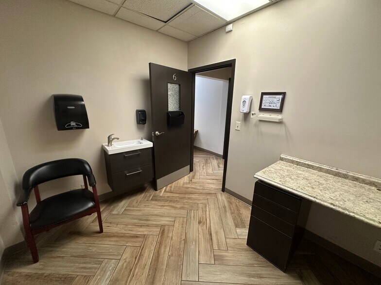 More Photos Of 6001 Truxtun Ave, Bakersfield Medical For Lease