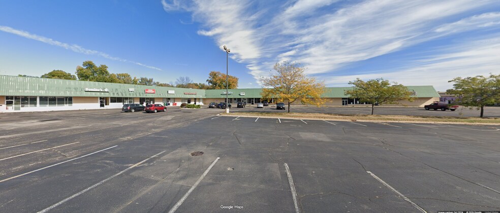 Primary Photo Of 300-320 Wolf River Plz, New London Freestanding For Lease