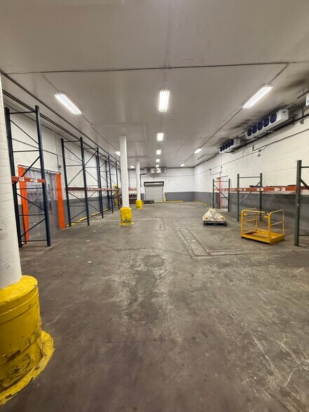 More Photos Of 1955 3rd Ave S, Saint Petersburg Warehouse For Lease