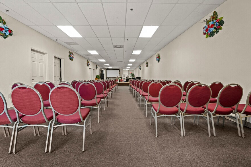 More Photos Of 3239 Old Winter Garden Rd, Orlando Flex For Sale