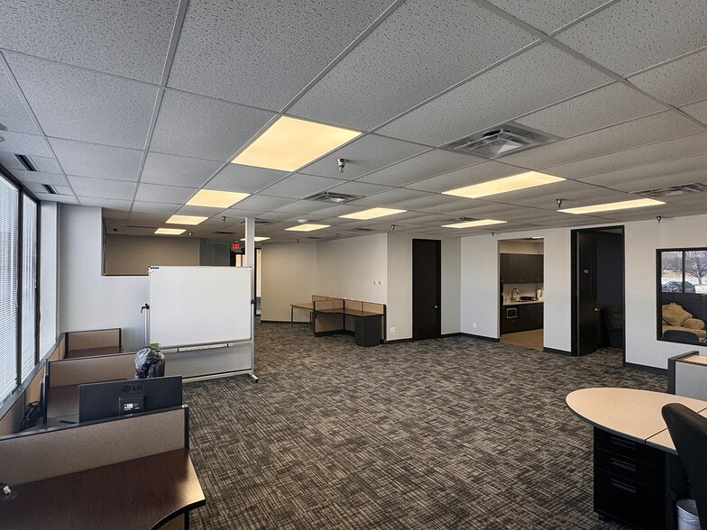 More Photos Of 9002 Purdue Rd, Indianapolis Office For Lease