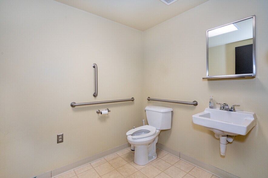 More Photos Of 323 W Superior St, Duluth Storefront Retail Office For Sale