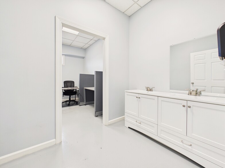 More Photos Of 124 Commerce St, Bowdon Showroom For Sale
