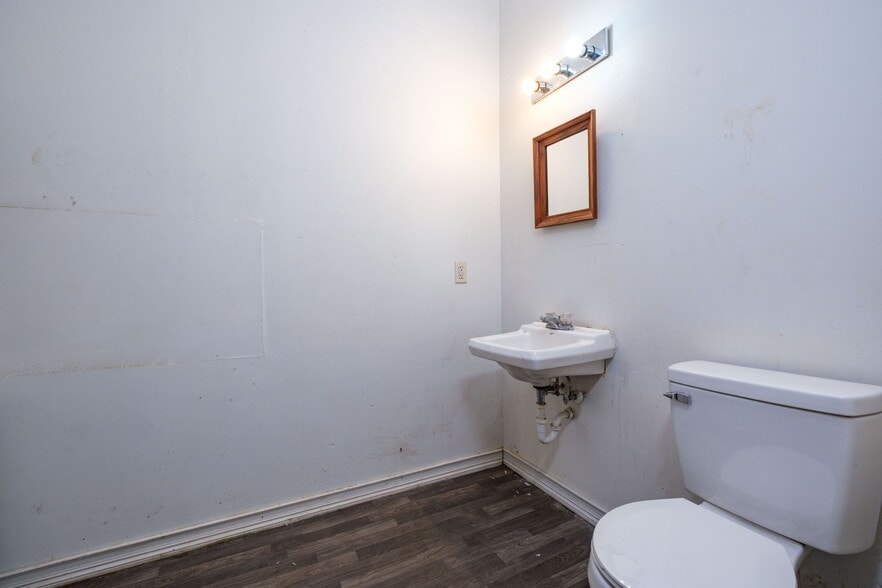 More Photos Of 1090 Virginia Ave, Harrisonburg Light Distribution For Sale
