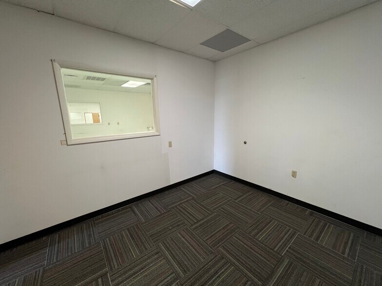 More Photos Of 2305 W Altorfer Rd, Peoria Light Manufacturing For Lease