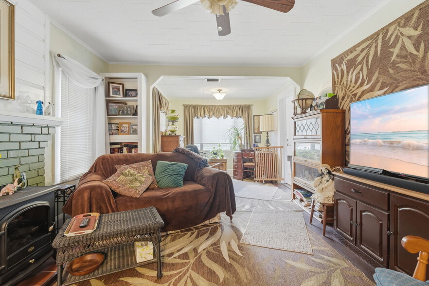 More Photos Of 718 E New York Ave, Deland Specialty For Sale
