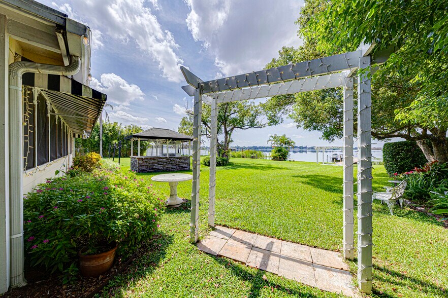 More Photos Of 4404 Edgewater Dr, Orlando Storefront Retail Residential For Sale