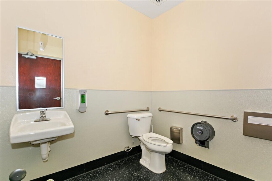 More Photos Of 7970 Cherry Ave, Fontana Showroom For Lease