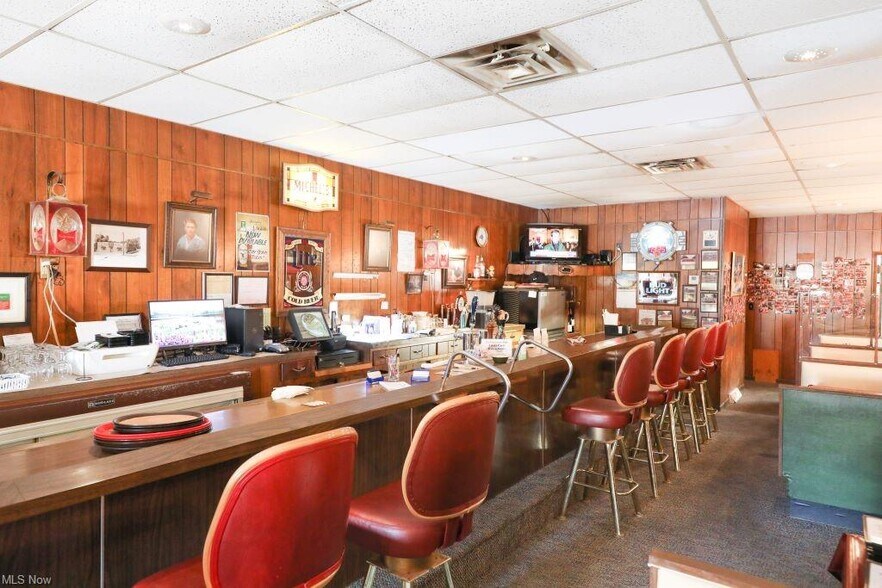 More Photos Of 387 S Broadway Ave, Salem Restaurant For Sale