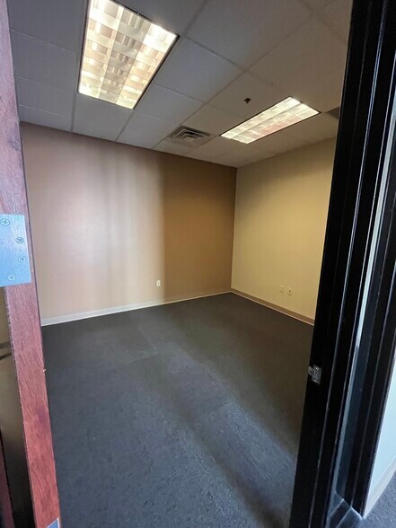 More Photos Of 15825 S 46th St, Phoenix Office For Sale