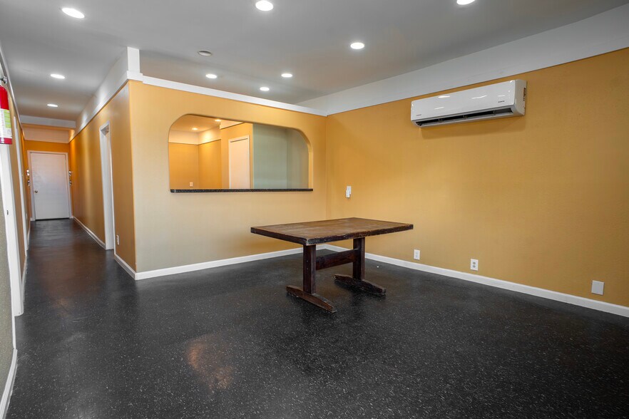 More Photos Of 910 Brenda St, Houston Warehouse For Sale