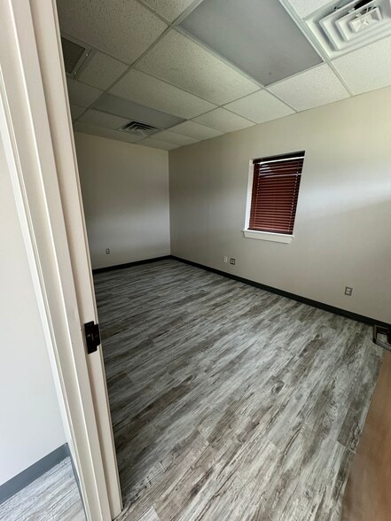 More Photos Of 618 Clara Barton Blvd, Garland Medical For Lease