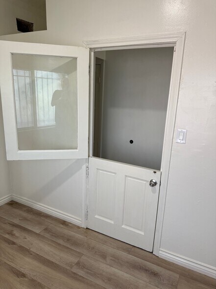 More Photos Of 8930 S Vermont Ave, Los Angeles General Retail For Sale