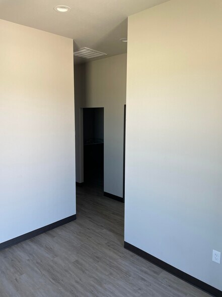 More Photos Of 450 Hawkins Run, Midlothian Medical For Sale