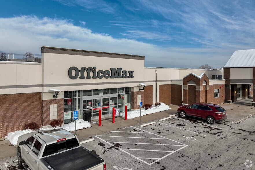 More Photos Of 1240-1570 Frontage Rd W, Stillwater Storefront For Lease