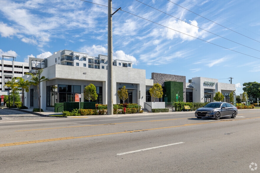 More Photos Of 401 Hialeah Dr, Hialeah Storefront Retail Office For Lease