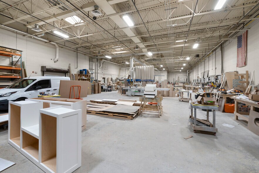 More Photos Of 10 Mile Hill Rd, Newtown Warehouse For Lease
