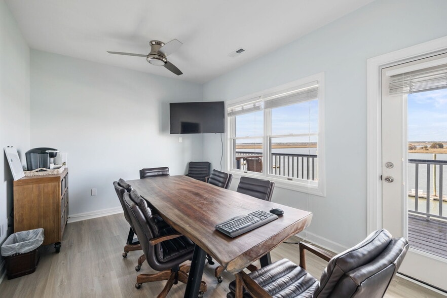 More Photos Of 103 Palm Blvd, Isle Of Palms Office For Sale