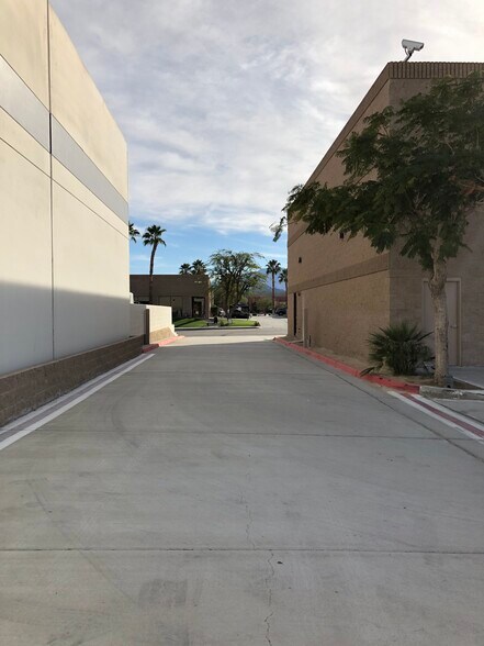 More Photos Of 77876 Wildcat Dr, Palm Desert Warehouse For Lease